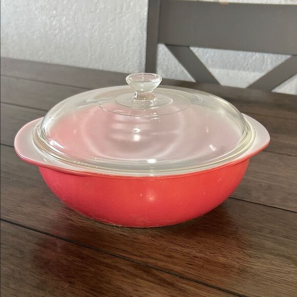 Vintage Pyrex Flamingo Pink 024 2 Qt Round Casserole Dish with Clear Glass Lid – - Picture 1 of 10